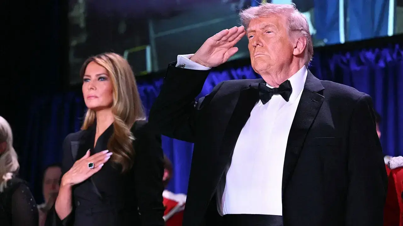 Donald Trump y la primera dama, Melania Trump, durante la cena de corresponsales de la Casa Blanca en Washington, poco antes del intento de asesinato que oblig&oacute; a su evacuaci&oacute;n por parte del Servicio Secreto.