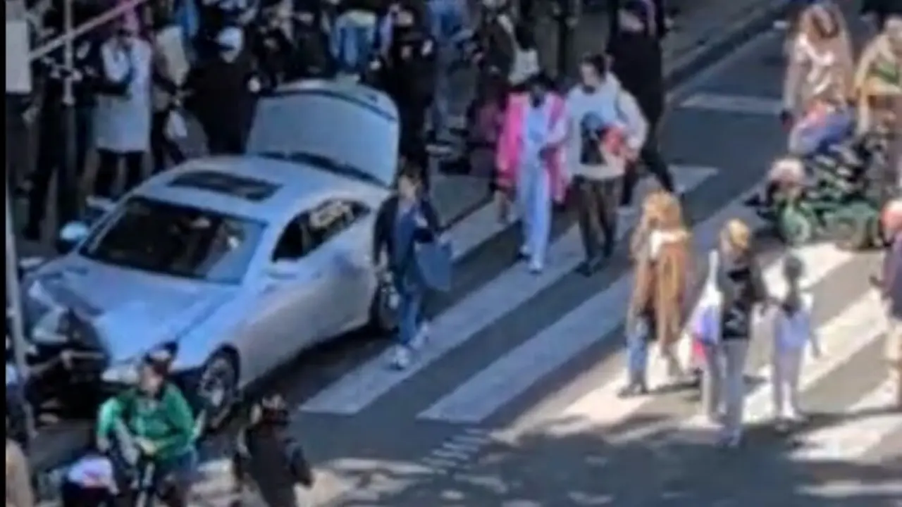 El veh&iacute;culo que atropell&oacute; a varias personas frente al Ayuntamiento de Santander.