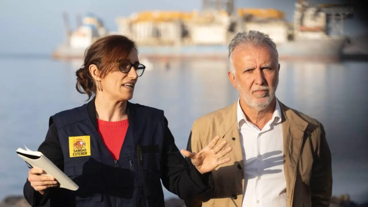 a ministra de Sanidad, M&oacute;nica Garc&iacute;a, y el presidente de Canarias, Fernando Clavijo, durante una comparecencia junto al puerto de Granadilla, en Tenerife, en plena crisis por el desembarco del crucero MV Hondius afectado por un posible brote de hantavirus.