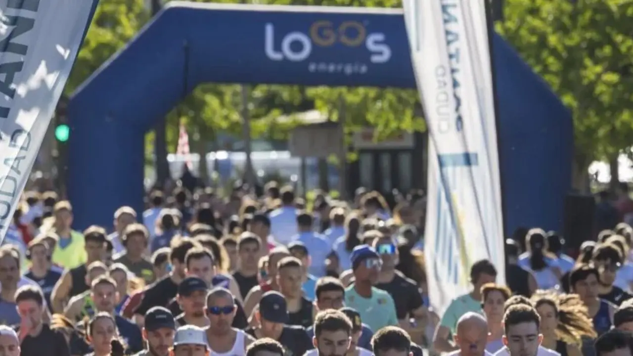 La media marat&oacute;n de Santander, en tu salida.