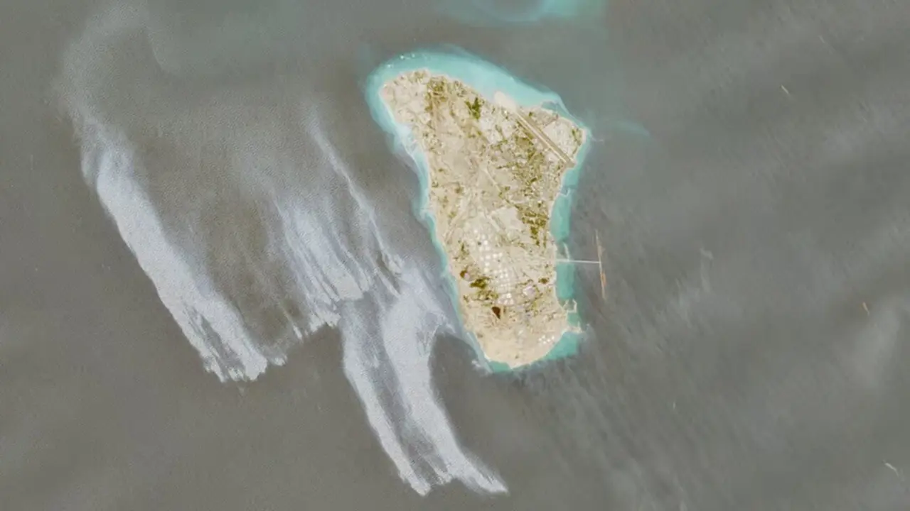Esta semana, im&aacute;genes satelitales han detectado un presunto derrame de petr&oacute;leo que abarca decenas de kil&oacute;metros cuadrados de mar cerca de la isla de Kharg, principal centro petrolero de Ir&aacute;n.