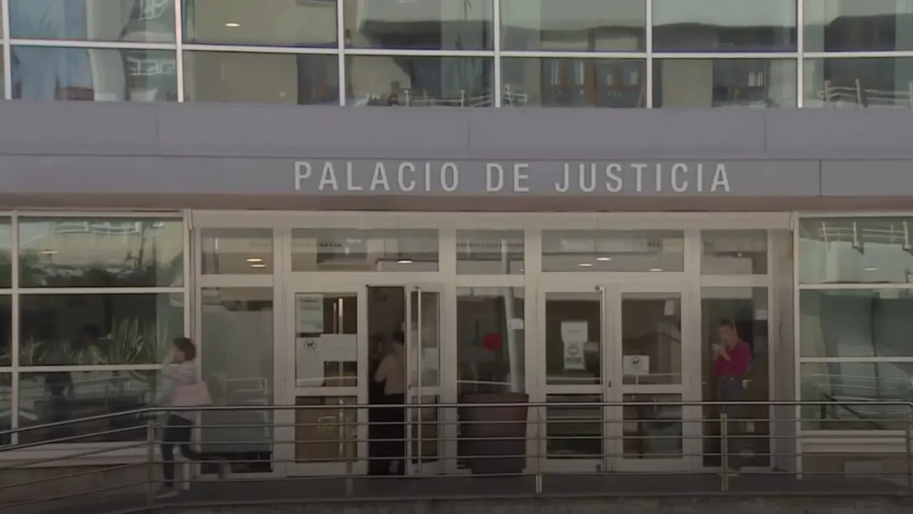 Fachada del Palacio de Justicia, donde se desarrollan las actuaciones judiciales relacionadas con el caso. / Archivo.