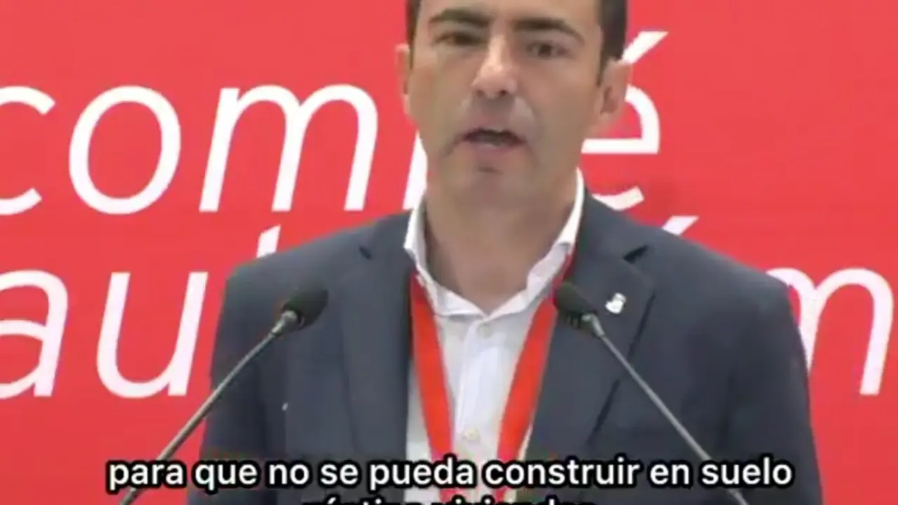 Pedro Casares, durante el Comit&eacute; Auton&oacute;mico del PSOE de Cantabria, defendiendo endurecer la Ley del Suelo para impedir nuevas viviendas en suelo r&uacute;stico.