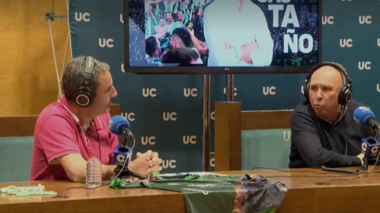Manolo Higuera y Juanma Casta&ntilde;o, durante la entrevista en COPE en la que el presidente racinguista dej&oacute; escapar el lapsus sobre el posible regreso de Sergio Canales al Racing de Santander.