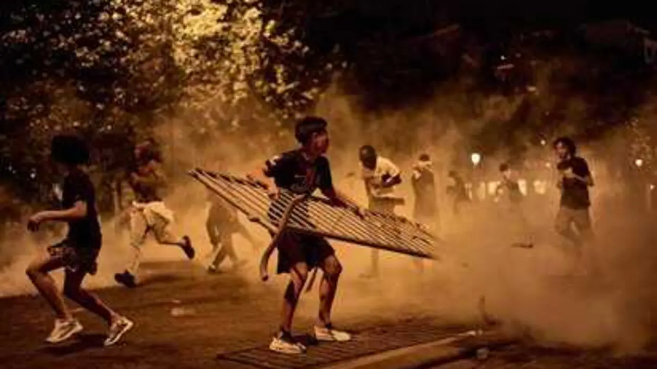 Disturbios en los Campos El&iacute;seos de Par&iacute;s- Antonin Burat / Zuma Press / Europa Press / Contac