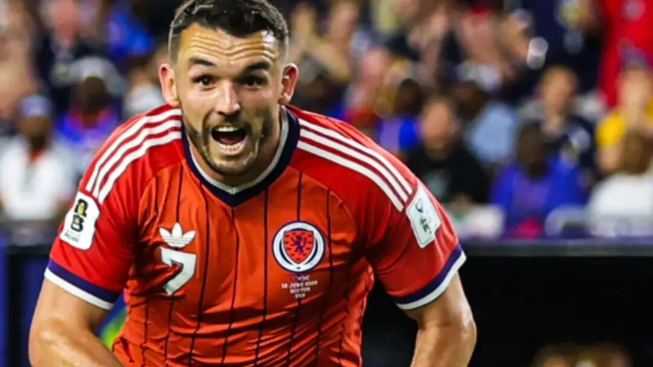 McGinn de Escocia celebra con intensidad durante un partido del Mundial 2026, en una actuaci&oacute;n clave para el hist&oacute;rico triunfo de su selecci&oacute;n en el debut del torneo.