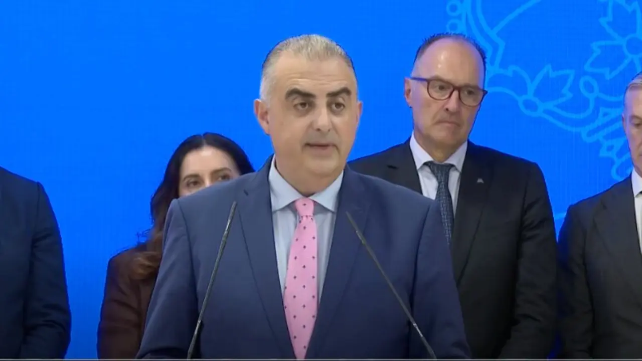Roberto Media durante la presentaci&oacute;n de los nuevos avales para la compra de vivienda en Cantabria.