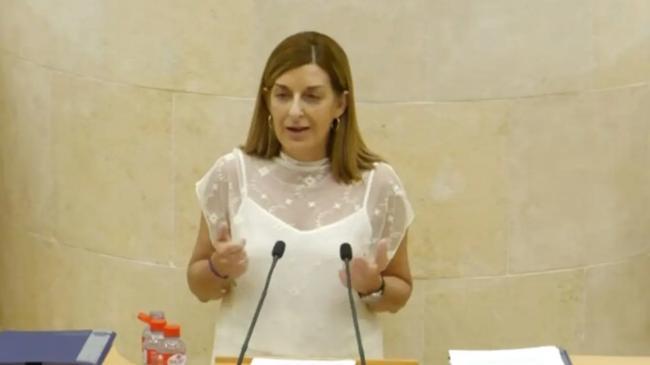 La presidenta de Cantabria, Mar&iacute;a Jos&eacute; S&aacute;enz de Buruaga, durante su intervenci&oacute;n en el Debate sobre la Orientaci&oacute;n Pol&iacute;tica del Gobierno celebrado en el Parlamento auton&oacute;mico.