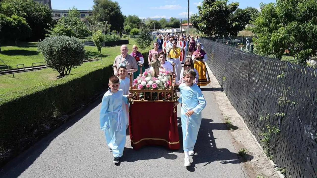 La procesi&oacute;n de San Pelayo recorri&oacute; las calles de Du&aacute;lez con la participaci&oacute;n de numerosos vecinos, dando inicio a un fin de semana marcado por la tradici&oacute;n, la convivencia y las celebraciones patronales.