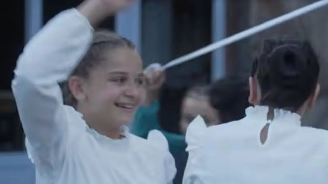 Anne Etchegoyen presenta el videoclip de "KCANT&Agrave;", primer adelanto de un &aacute;lbum coral que re&uacute;ne a artistas de distintos territorios para reivindicar la riqueza de las lenguas propias.