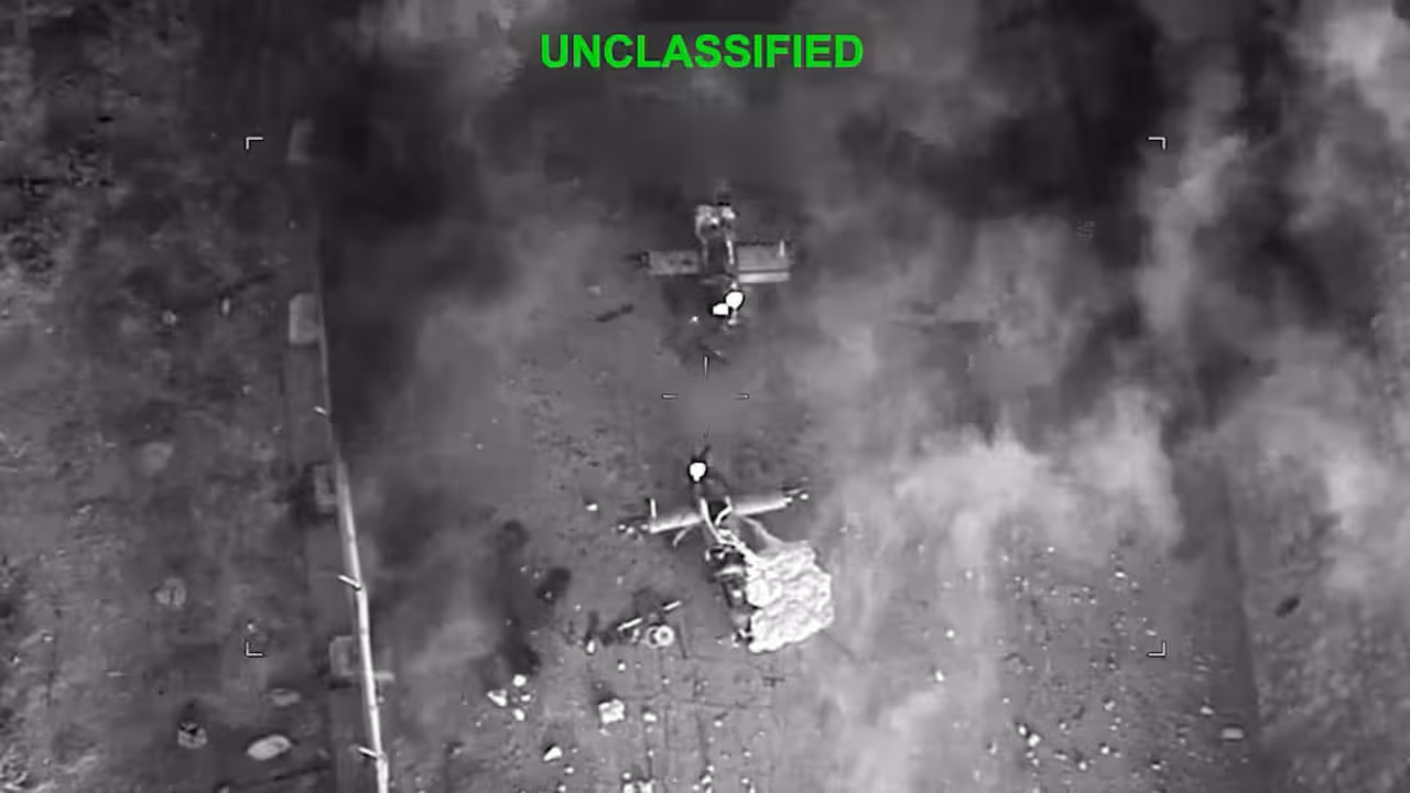 [1/3] Se observa humo proveniente de una explosi&oacute;n en un lugar desconocido, durante lo que el Comando Central de Estados Unidos (CENTCOM) describe como ataques contra Ir&aacute;n, en esta captura de pantalla tomada de un video distribuido el 15 de julio de 2026. Comando Central de Estados Unidos/Distribuci&oacute;n v&iacute;a REUTERS. Adquirir derechos de licencia.