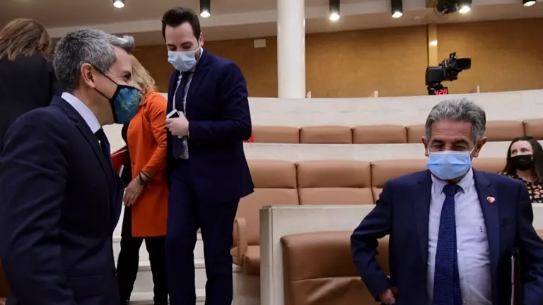 Parte de los diputados del PP-PSOE y PRC que han votado en contra de la comisi&oacute;n de investigaci&oacute;n por los sobresueldos de MARE.