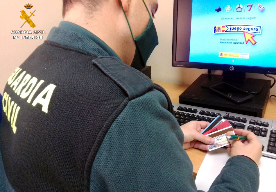 La Guardia Civil averigua que una denuncia por cargos procedentes de juegos online, los realizó la pareja del denunciante