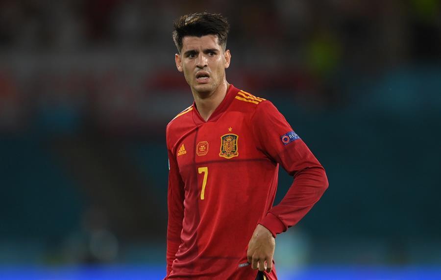 Álvaro Morata, de España, reacciona durante el partido. EFE/David Ramos
