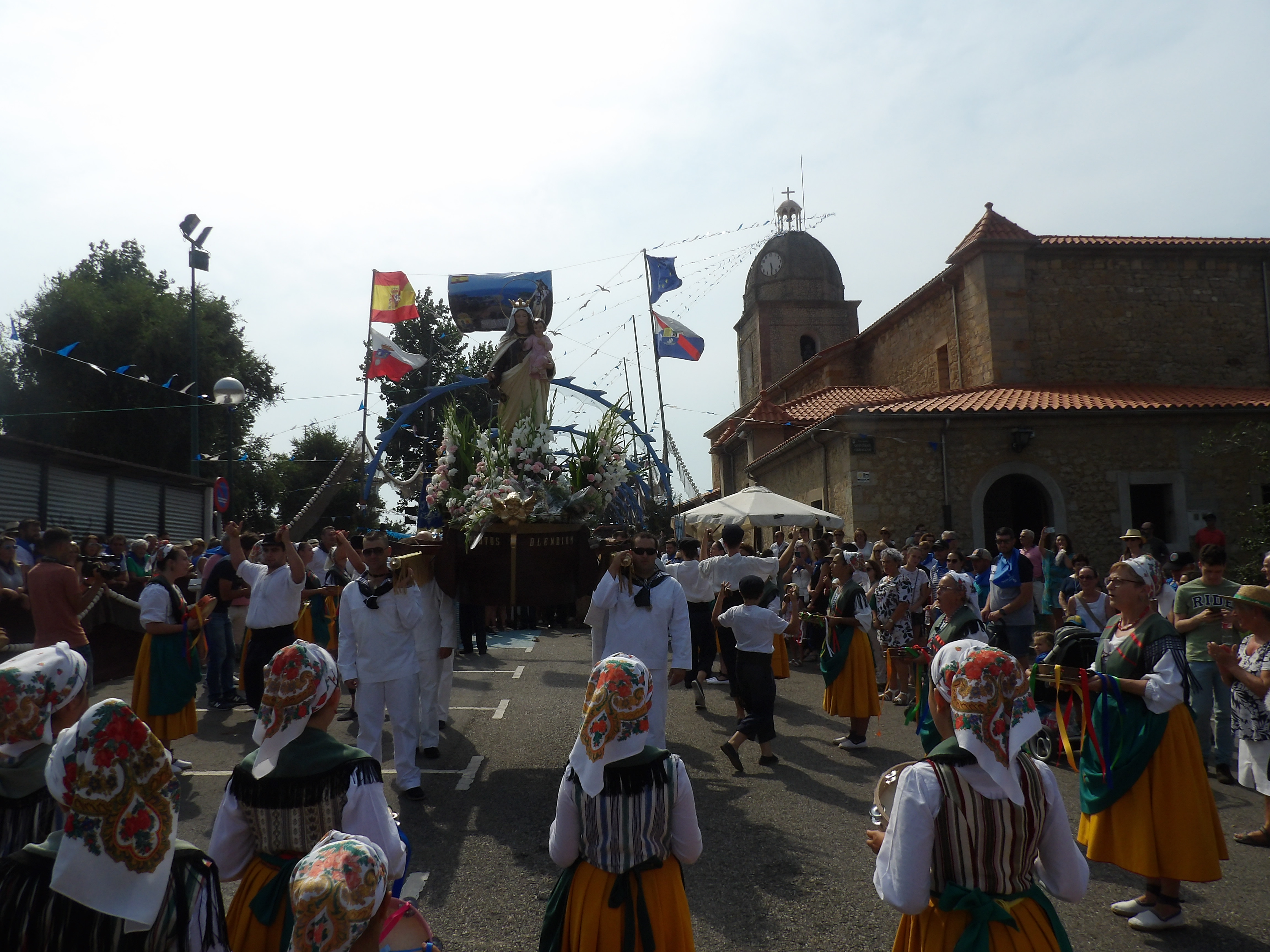 Procesión terrestre en Suances. / ALERTA