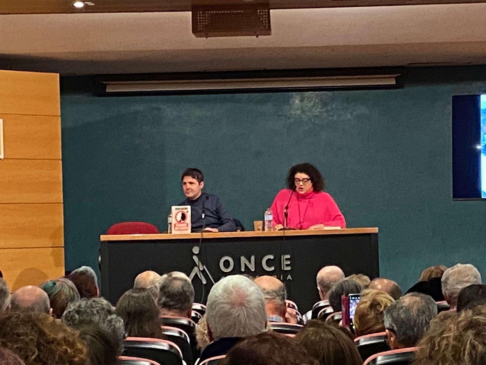 El escritor Jesús Cintura durante la presentación del libro. / LUCIO V. DEL CAMPO