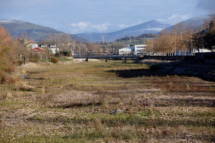 Estado actual del río a su paso por Reinosa. / R. Zubelzu