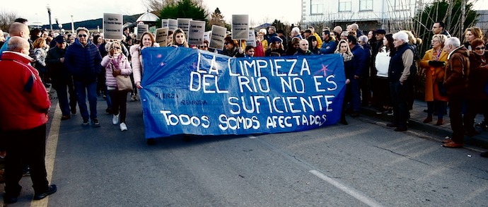 Concentración de vecinos en Reinosa./ Richard Zubelzu