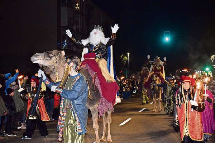 Los Reyes recorren los pueblos de Piélagos con cuatro carrozas
