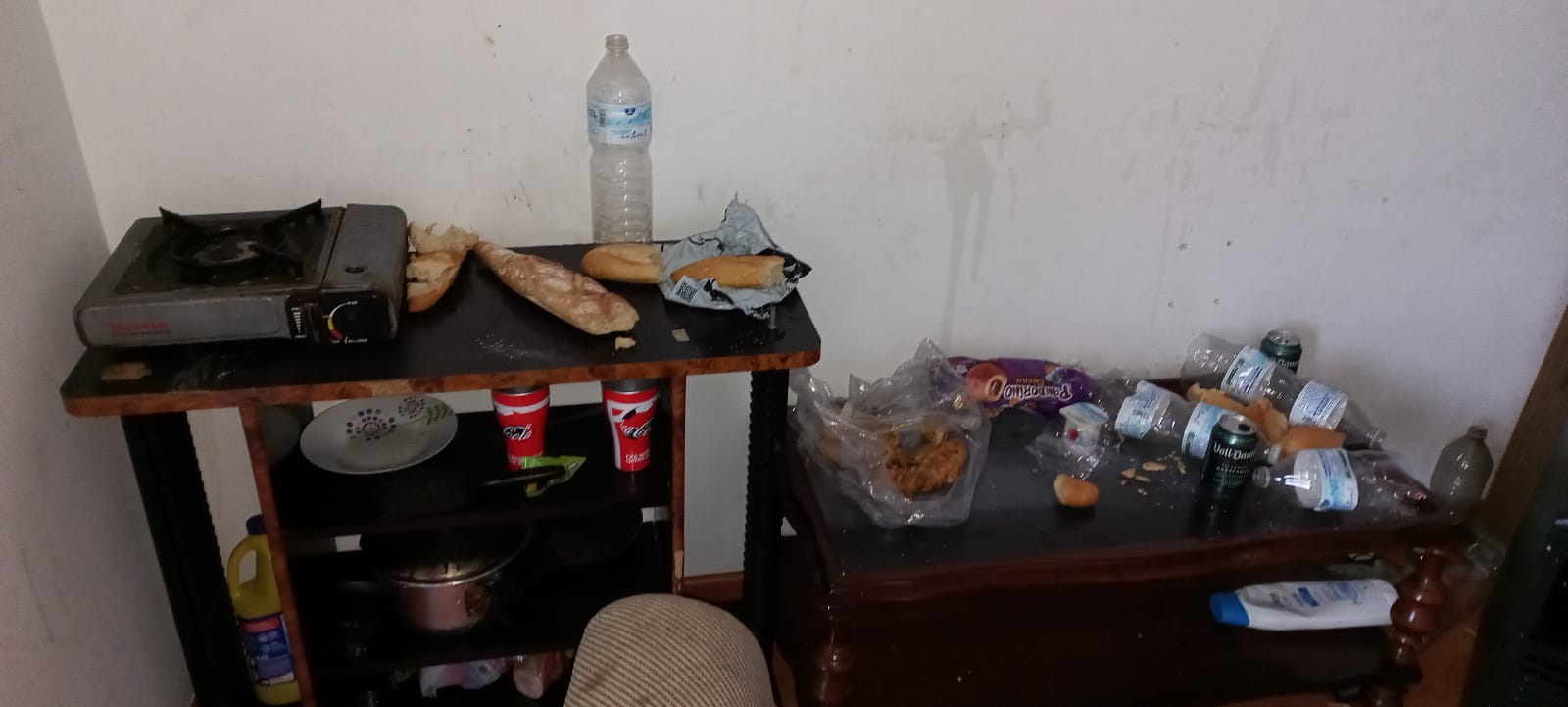 Los pisos acumulan basura, carecen de
servicios y hay una plaga de ratas. / ALERTA