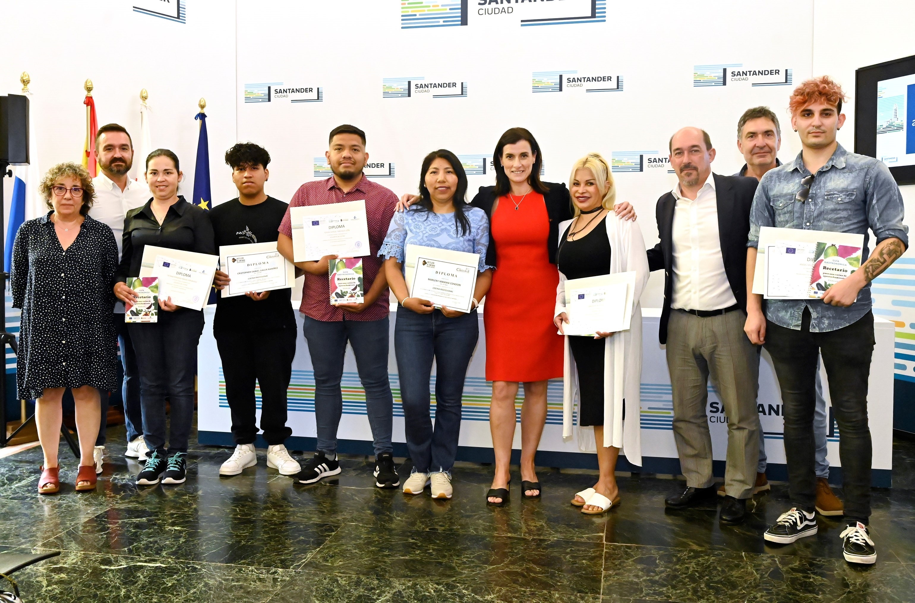 Acto de entrega de los diplomas en Santander. / AS