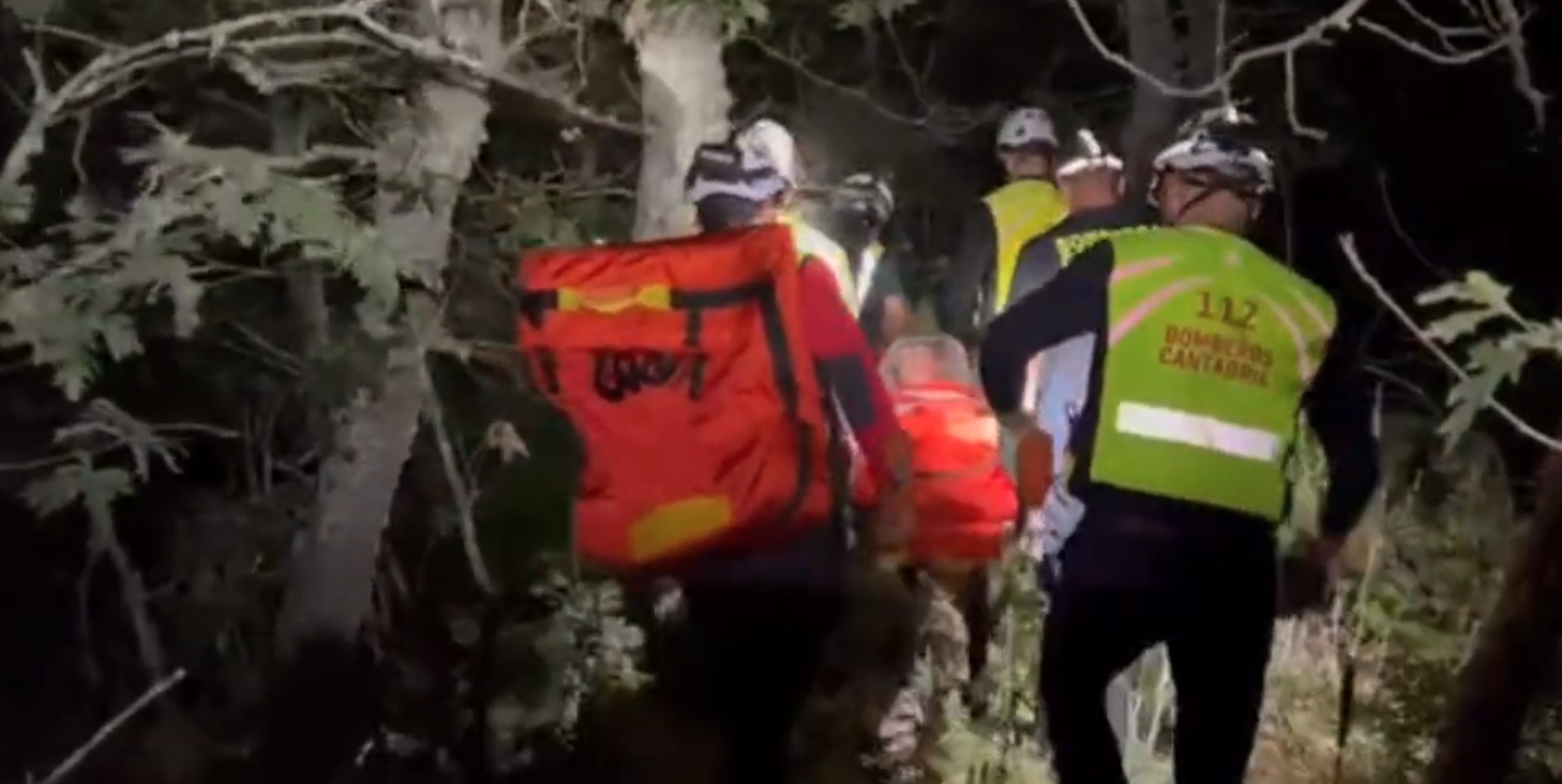 Un operativo de 28 personas localiza a una senderista británica perdida anoche en Camaleño