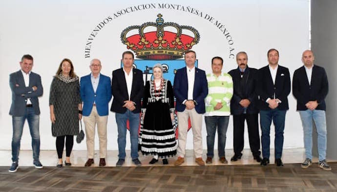 Inauguración de la peña con el presidente del Racing, Alfredo Pérez. / AC