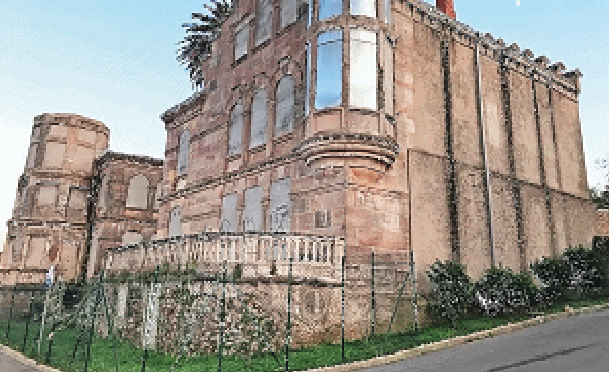 El Palacio de Jaime del Amo se ha convertido en un importante reclamo turístico. / alerta