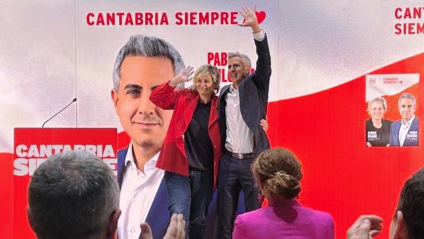 Los socialistas Pablo Zuloaga y la anterior alcaldesa de Camargo, Esther Bolado. / A.E.