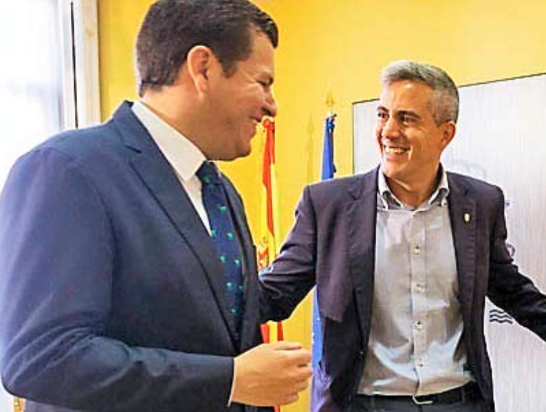 Pablo Zuloaga (d) junto a Jacobo Pombo. / alerta
