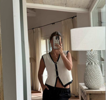 La influencer sube una foto a redes sociales en la que se ve el recibidor. / Instagram