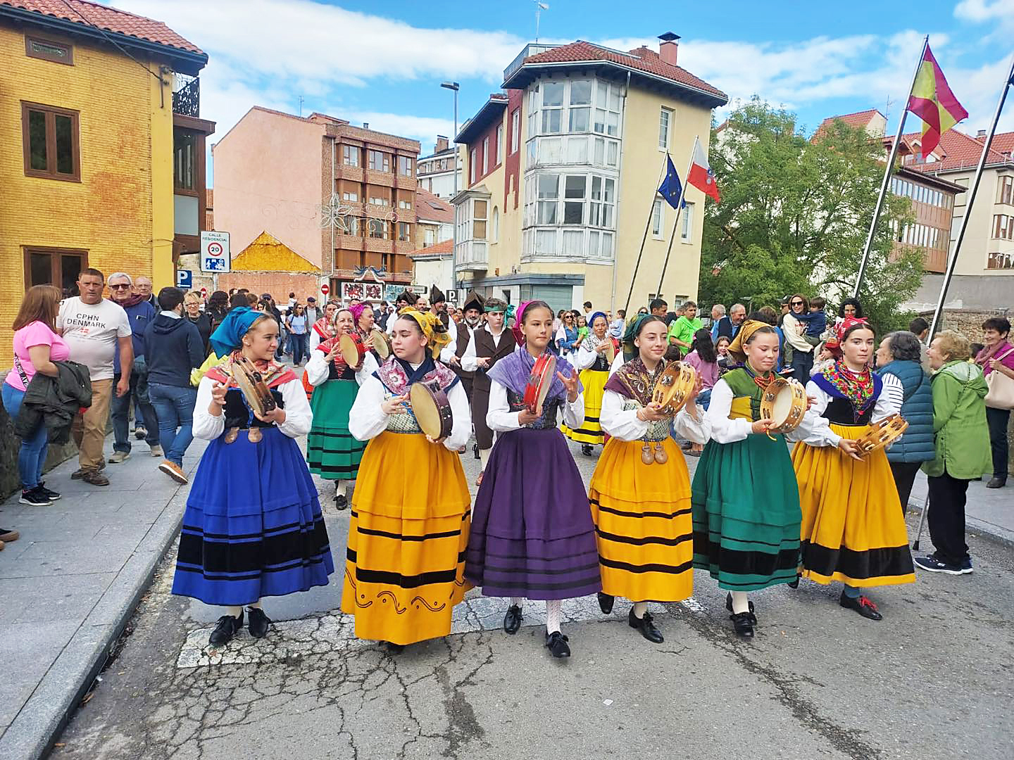 Danzas tradicionales brillan en las fiestas de San Mateo 2024