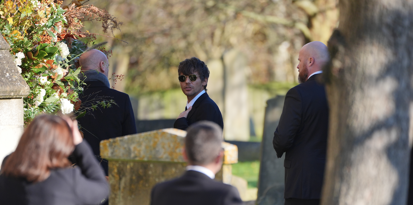 Louis Tomlison durante el funeral. / Jonathan Brady