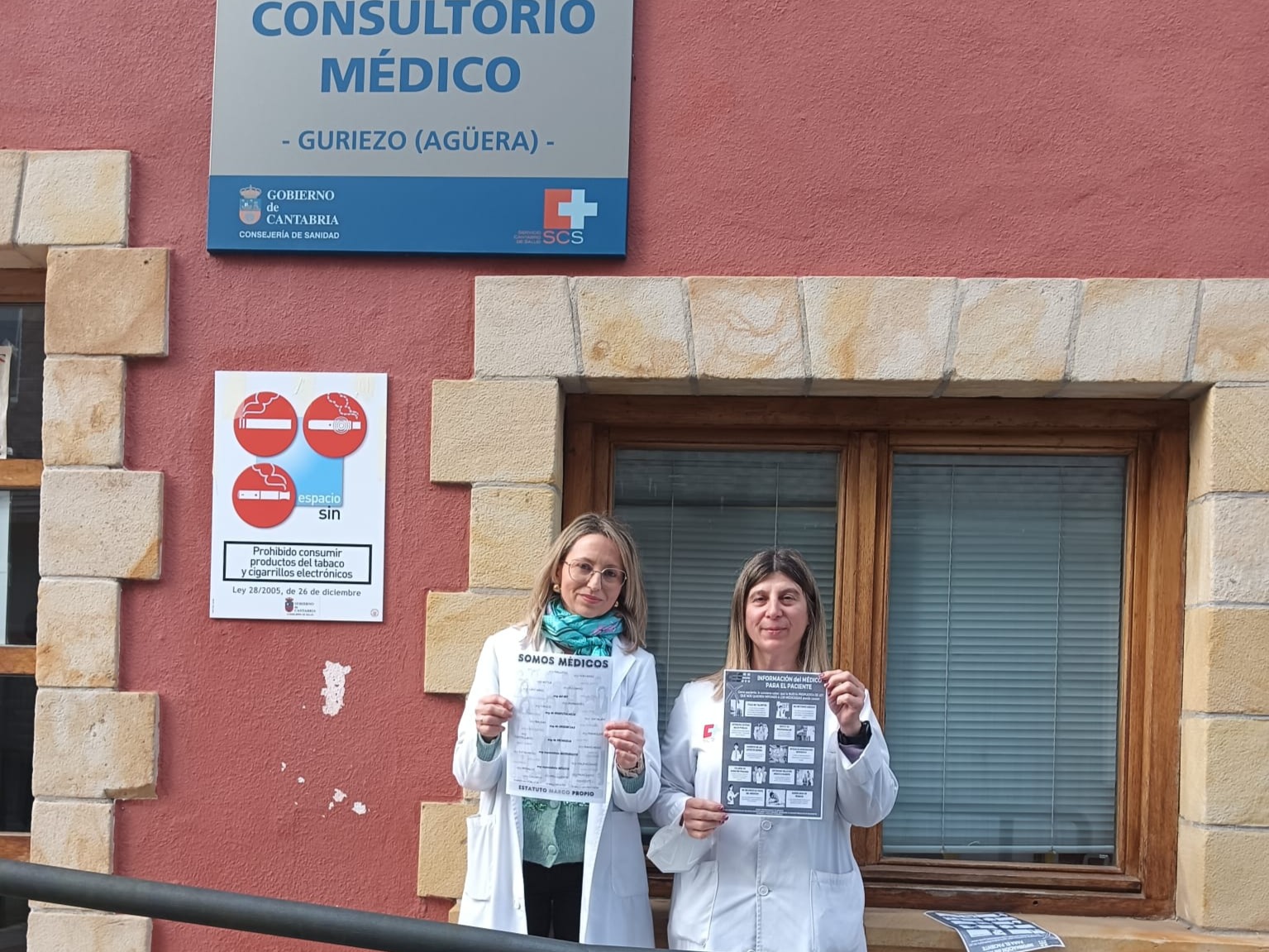 Protesta en el consultorio médico de Guriezo. / SMC