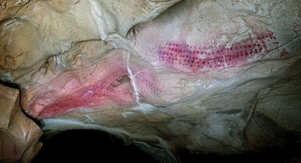 Muestras del arte presente en la cueva. / A.R.