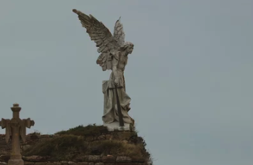 Escultura del ángel exterminador más de cerca. / A.S.