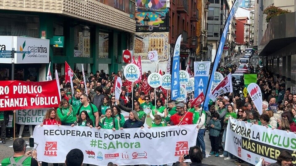 Manifestación de los docentes en Santander. / EP