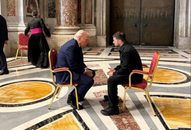 Trump y Zelenski durante su reunión en el Vaticano. / X