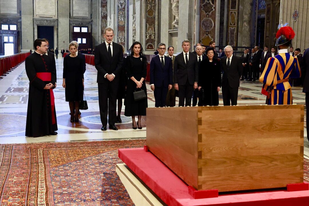 La representación española en el funeral del Papa. / X