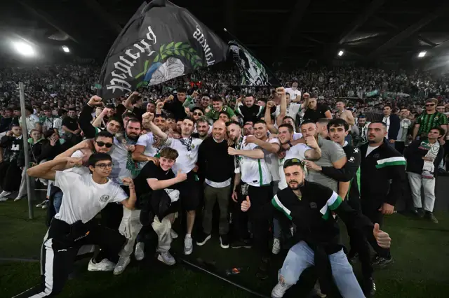 La comunión entre plantilla y grada fue absoluta durante una celebración que quedará grabada para siempre en la memoria del racinguismo.
